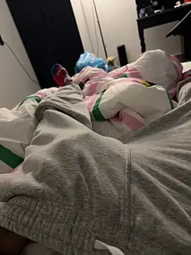 Snapshot of Frankieyyy1 chatting on 25, 11, 2025 Frankieyyy1 online show from 25, 11, 2025