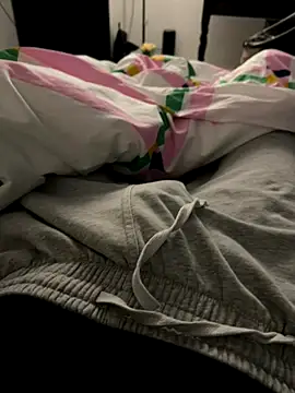 Snapshot of Frankieyyy1 chatting on 2, 12, 2025 Frankieyyy1 online show from 2, 12, 2025