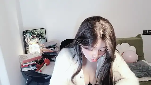 Emmaq996 online show from 11, 11, 2025