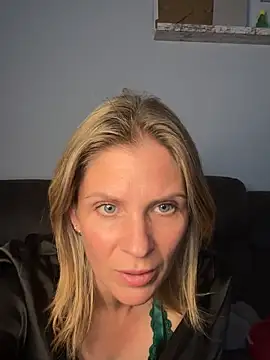 Lexi-Lux-X online show from 5, 10, 2025
