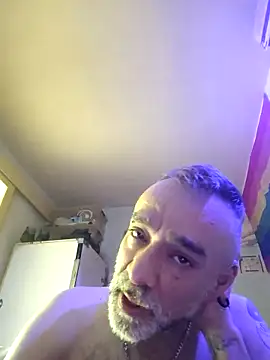GabyCollado5 online show from 28, 10, 2025