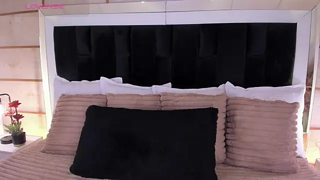 GretaVelvet online show from 8, 7, 2026