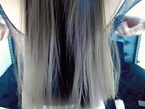 Snapshot of Sasha_- chatting on 18, 11, 2025 Sasha - online show from 18, 11, 2025