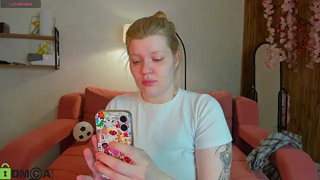 Snapshot of Michele_Greenn chatting on 14, 6, 2026 Michele Greenn online show from 14, 6, 2026