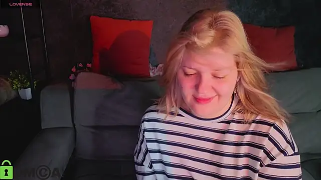 Snapshot of Michele_Greenn chatting on 7, 7, 2026 Michele Greenn online show from 7, 7, 2026