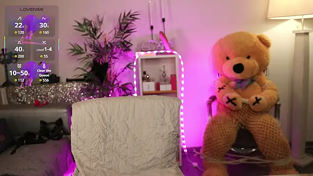 NovaHollisx online show from 4, 2, 2026