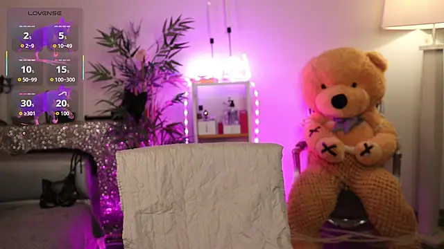 NovaHollisx online show from 6, 2, 2026