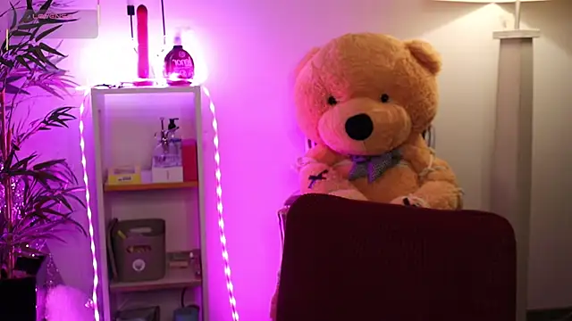 NovaHollisx online show from 7, 4, 2026