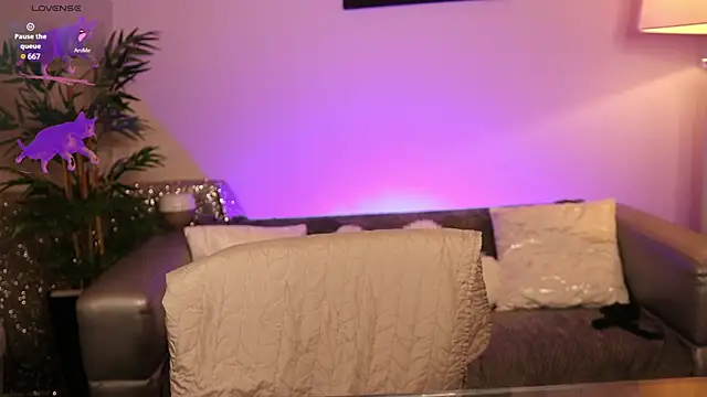 NovaHollisx online show from 1, 10, 2025