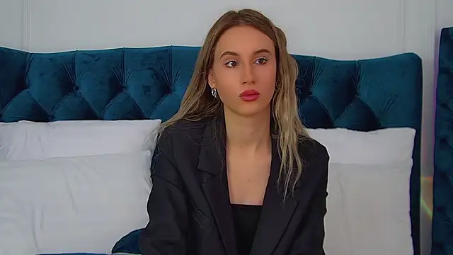 VictoriaHopsons online show from 9, 11, 2025