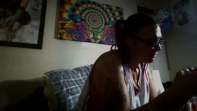 SparklesB1tch online show from 17, 9, 2025