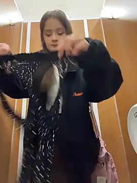 Snapshot of KittyQueeny chatting on 17, 10, 2025 KittyQueeny online show from 17, 10, 2025