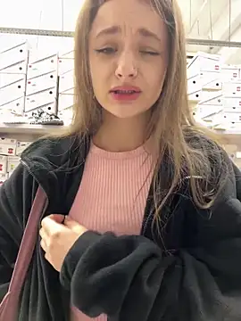 Snapshot of KittyQueeny chatting on 14, 9, 2025 KittyQueeny online show from 14, 9, 2025