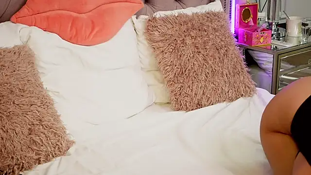 JenniferLovve online show from 6, 4, 2026