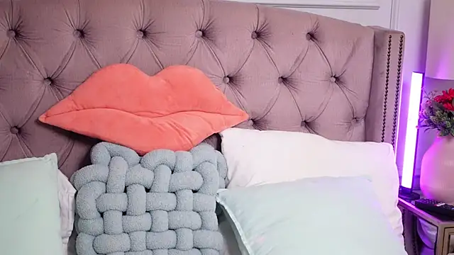 JenniferLovve online show from 12, 6, 2026