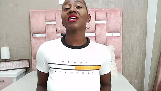 NahomyHawk online show from 7, 4, 2026