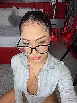 MystiqueXXX online show from 27, 5, 2026