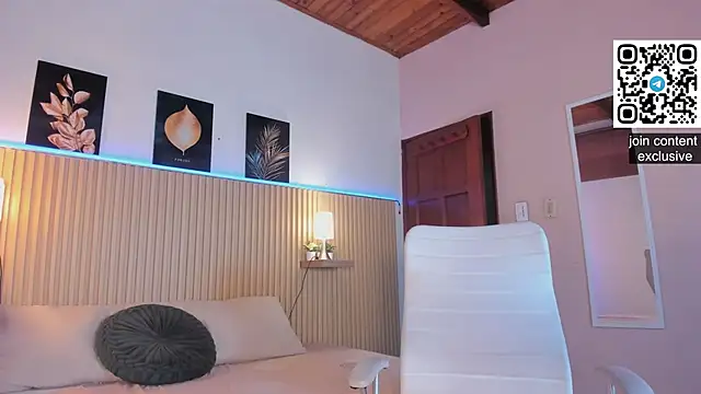 Sirenita petitexoxo online show from 8, 10, 2025