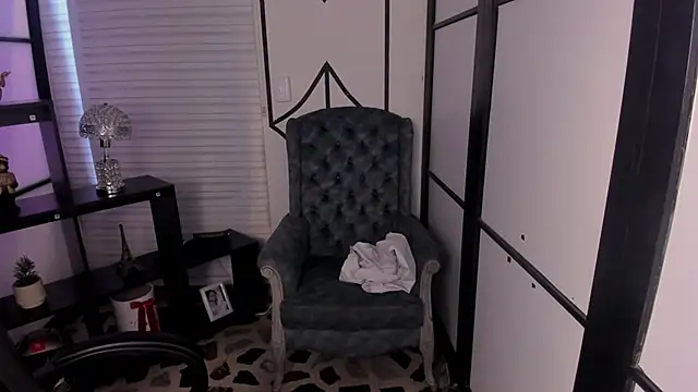 ElaBourn  online show from 13, 11, 2025