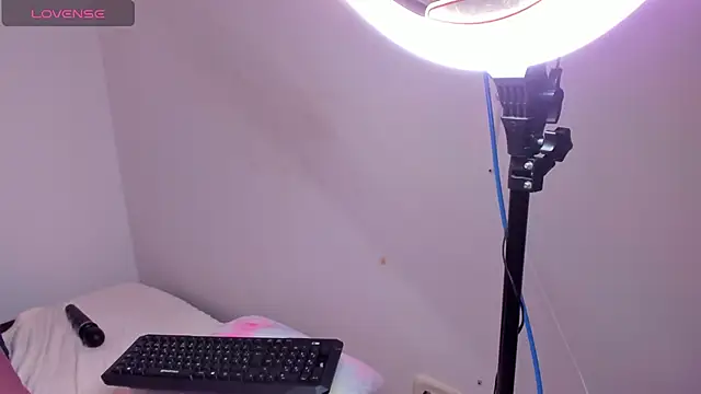 Brandy brown  online show from 24, 9, 2025