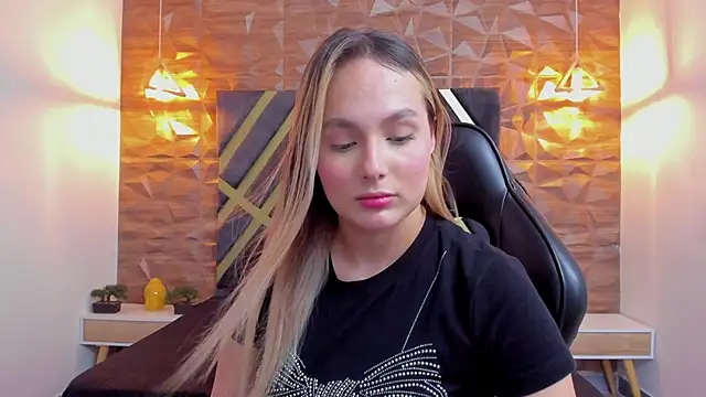 Emmaa white  online show from 16, 3, 2026