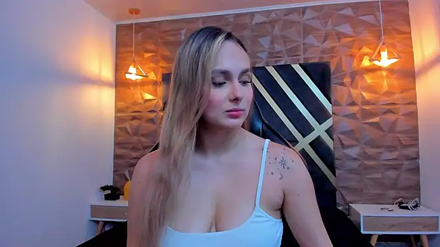 Emmaa white  online show from 9, 10, 2025