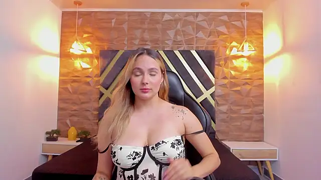 Emmaa white  online show from 18, 3, 2026