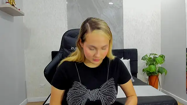 Emmaa white  online show from 12, 5, 2026