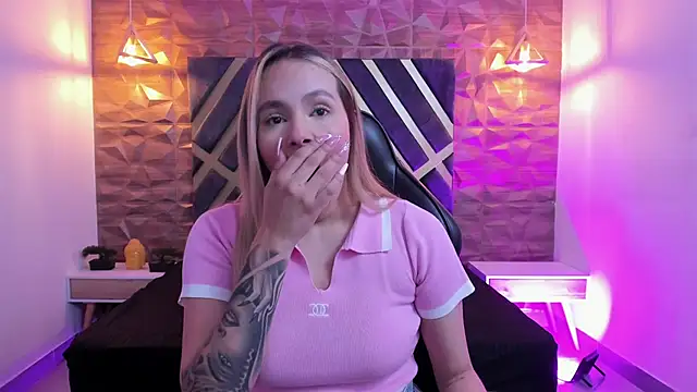 Emmaa white  online show from 14, 2, 2026