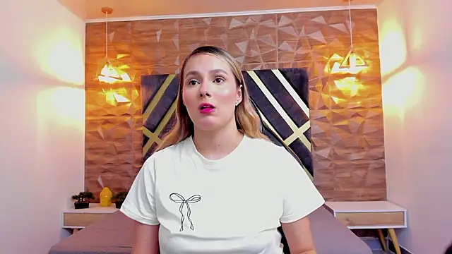 Emmaa white  online show from 28, 3, 2026