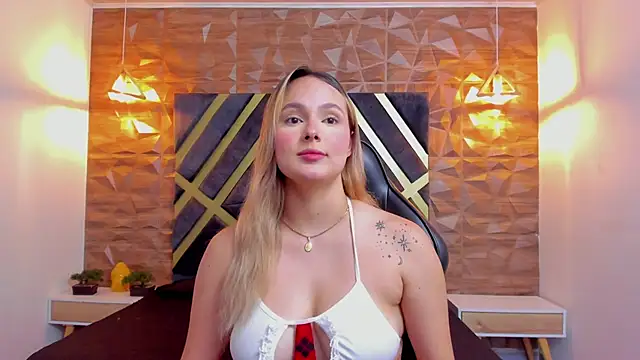 Emmaa white  online show from 22, 4, 2026