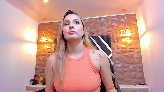 Emmaa white  online show from 25, 9, 2025