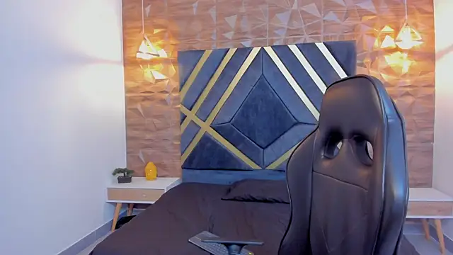 Emmaa white  online show from 14, 11, 2025