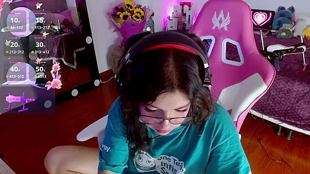 larah uwu online show from 27, 9, 2025