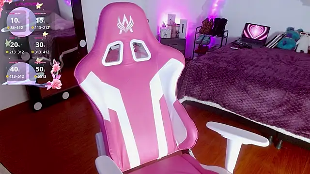 larah uwu online show from 18, 9, 2025