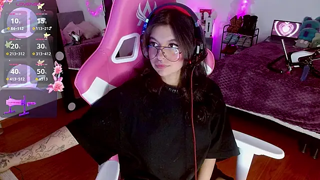 larah uwu online show from 29, 9, 2025