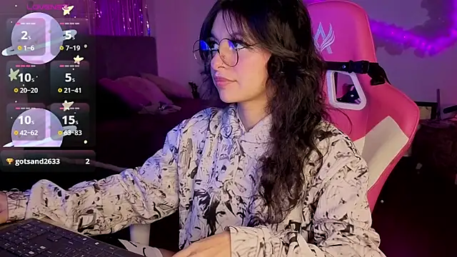 larah uwu online show from 5, 3, 2026