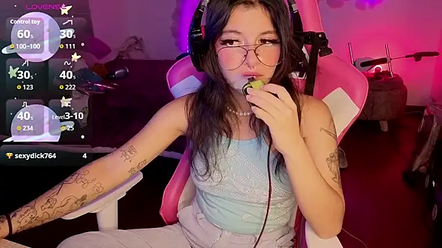 larah uwu online show from 5, 2, 2026