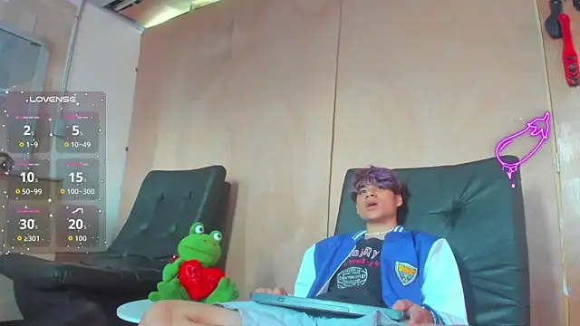 spicy adonhis online show from 3, 10, 2025