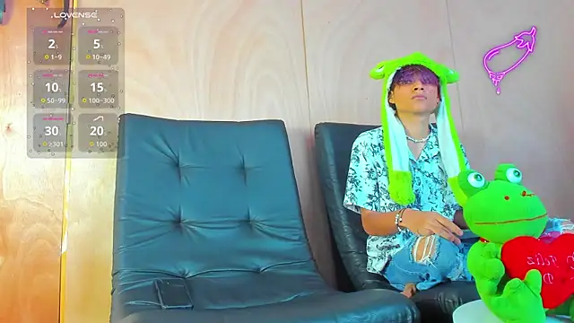 spicy adonhis online show from 23, 9, 2025