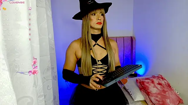 Snapshot of MaddySmithX chatting on 15, 10, 2025 MaddySmithX online show from 15, 10, 2025