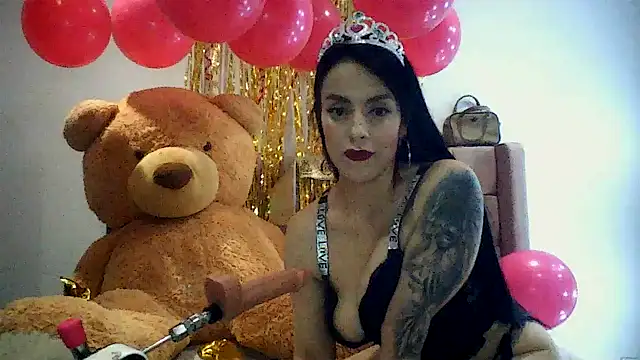 Snapshot of HotAss_Hally chatting on 19, 7, 2026 HotAss Hally online show from 19, 7, 2026