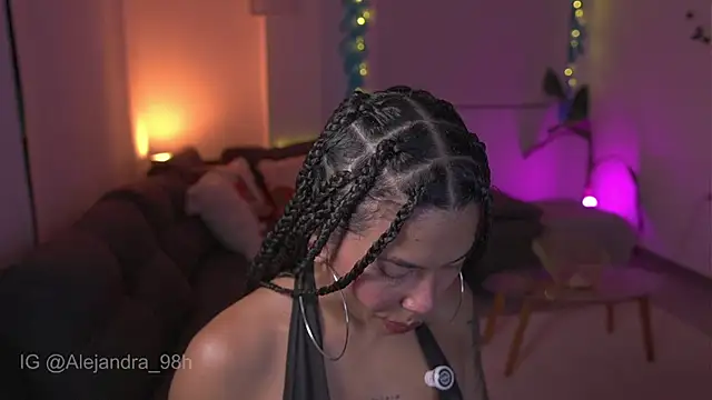 Snapshot of kyria_1 chatting on 18, 12, 2025 kyria 1 online show from 18, 12, 2025