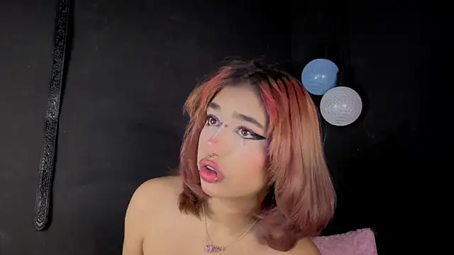 zoelight18 online show from 4, 10, 2025