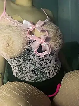 Snapshot of emiliafrancaise chatting on 9, 2, 2026 emiliafrancaise online show from 9, 2, 2026