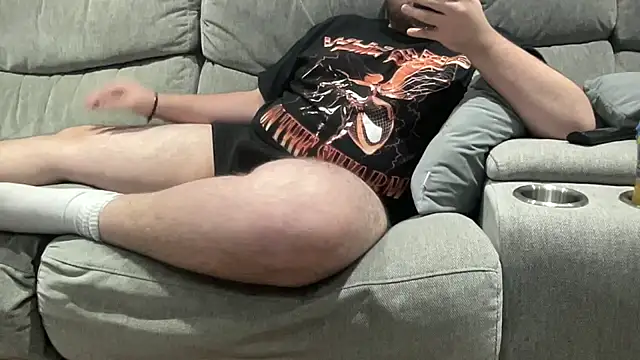 Snapshot of British_28 chatting on 27, 10, 2025 British 28 online show from 27, 10, 2025