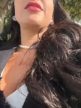 Ninabigtitied online show from 2, 11, 2025