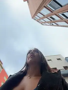 Ninabigtitied online show from 17, 12, 2025