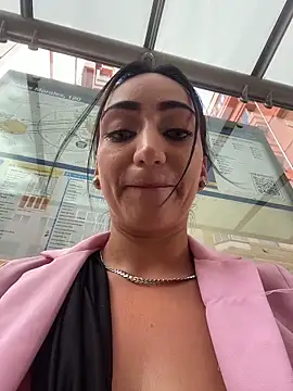 Ninabigtitied online show from 5, 12, 2025