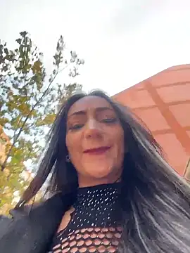 Ninabigtitied online show from 4, 11, 2025